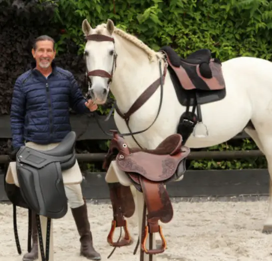 Passende Sättel für jedes Pferd – Sattelanprobe bei dir vor Ort mit Stefan Günther von Südsattel