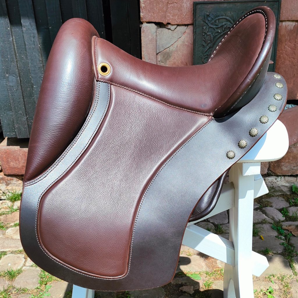 Deuber Doma SKL Südsattel Sattelanprobe rotbraun braun