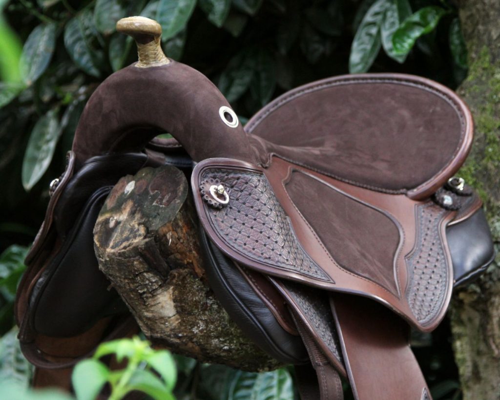 Deuber Quantum Short & Light Western SKL – leichter, verstellbarer Westernsattel, Sattelanprobe