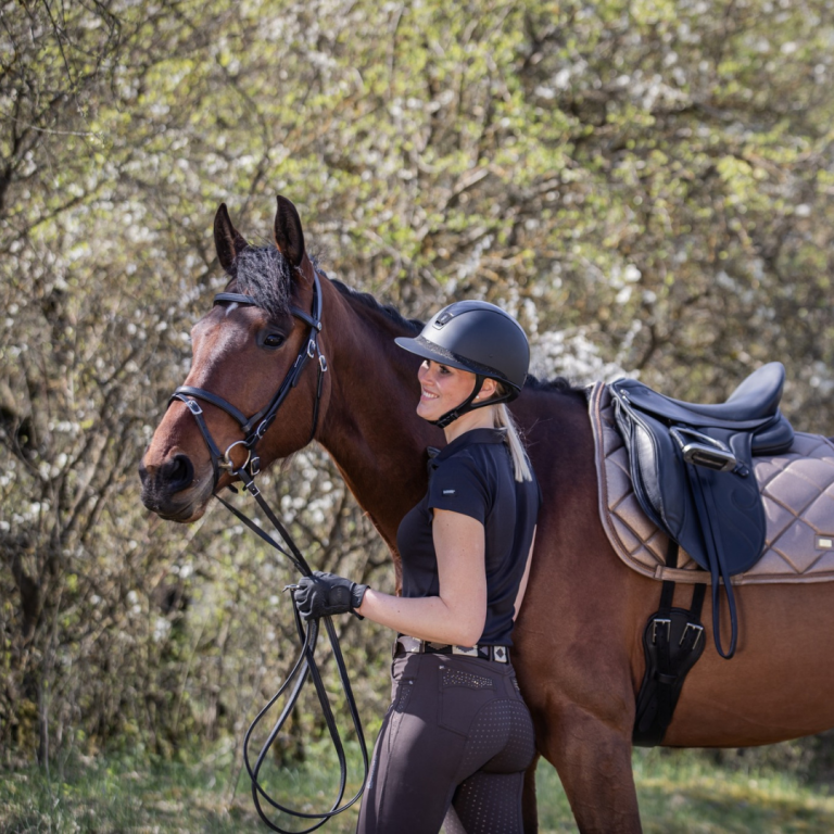 Reiterin im Wintertraining mit NovaFlex Dressursattel – Teil der Winteraktion mit 5 Reitstunden geschenkt.